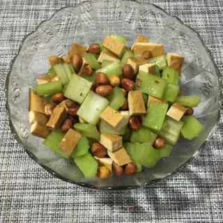 Make Dry peanut rice with celery step 5