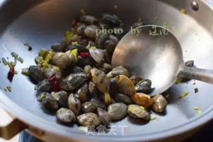 Make Spicy manicure step 4