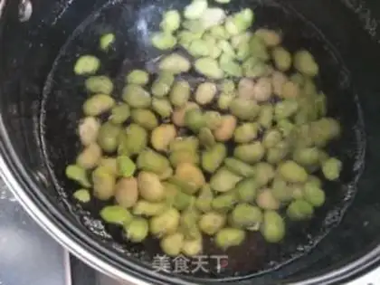 Make Eggs fried beans step 0