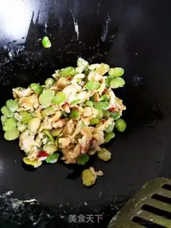 Make Eggs fried beans step 5