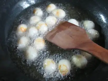 Make Black-mucked quail eggs step 4
