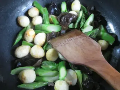 Make Black-mucked quail eggs step 5