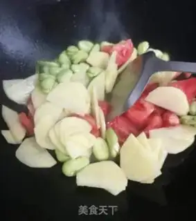 Make Tomato potato petal soup step 2