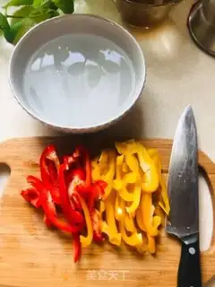 Make Sour root powder step 1