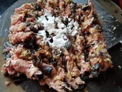 Make Meatloaf eggs step 4