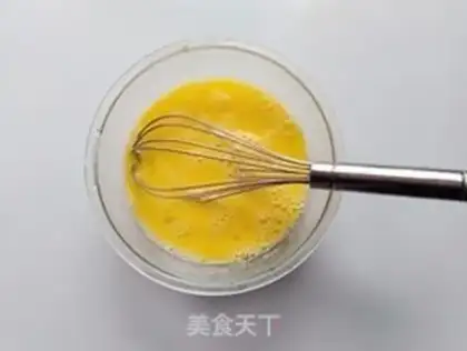 Make Bean petal fried eggs step 1
