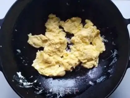 Make Bean petal fried eggs step 4
