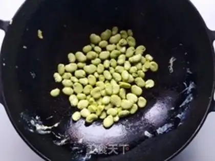 Make Bean petal fried eggs step 5