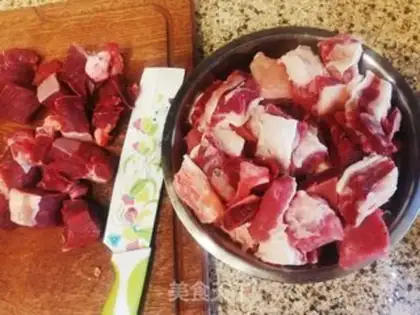 Make Beef radish potatoes step 1