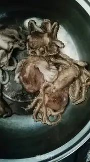 Make Iron-plated black pepper pepper and octopus step 1