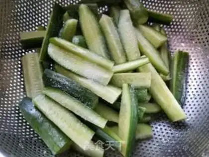 Make A cucumber step 1