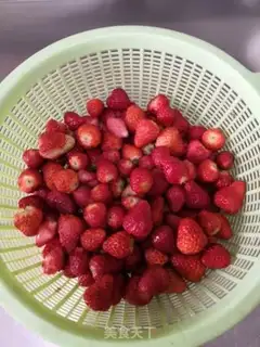 Make Strawberry sauce step 0