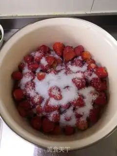 Make Strawberry sauce step 1