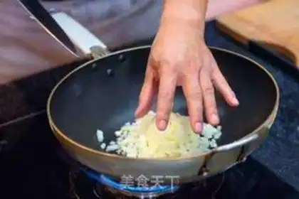 Make Tomato fried pasta step 4