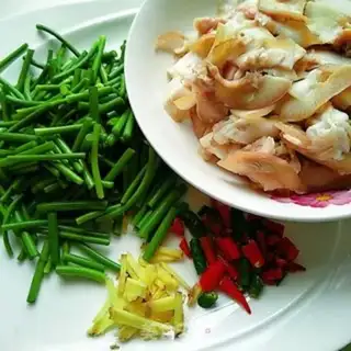 Make Garlic fried pork face step 2
