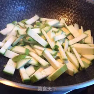 Make Tomato fried tarts step 4