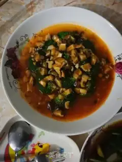 Make Spaghetti ketchup and blue flowers step 0