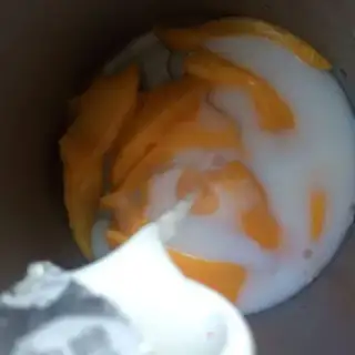 Make The lactate mango cup step 4