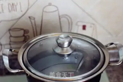 Make Red oil noodles step 1