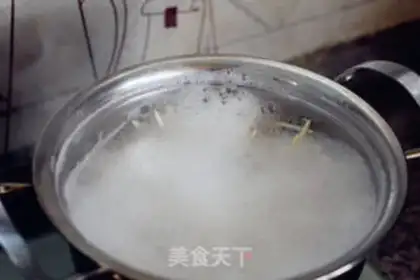 Make Red oil noodles step 2