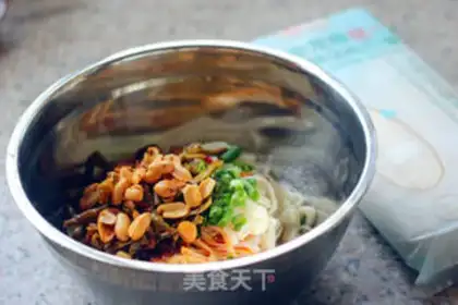 Make Red oil noodles step 6
