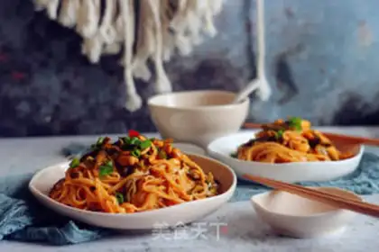 Make Red oil noodles step 7