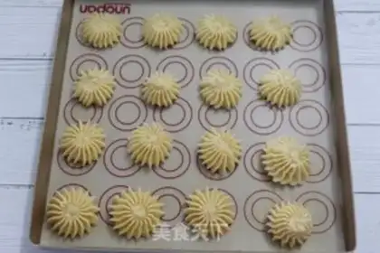 Make Sunflower cookies step 10