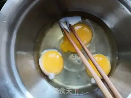 Make Spicy eggs step 1