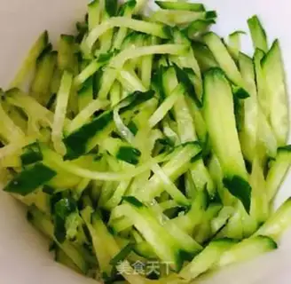 Make Quicumbers with radishes step 1