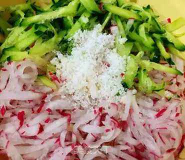 Make Quicumbers with radishes step 5
