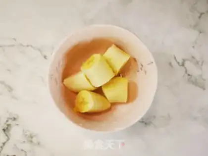 Make Skinned banana pie step 1