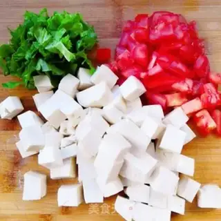 Make Tomato tofu egg soup step 1
