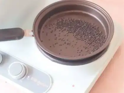 Make Banana omelet step 1