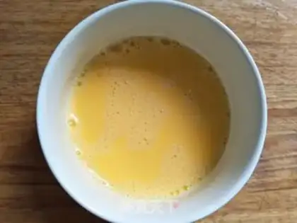 Make Onion silver fish steam eggs step 1