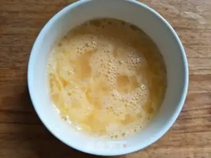 Make Onion silver fish steam eggs step 2