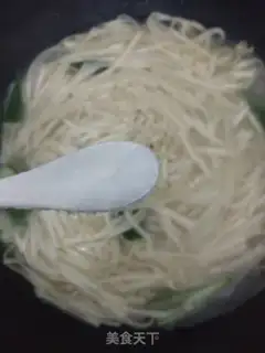 Make Autumn pepper noodles step 3
