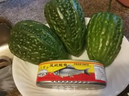 Make The beanfish fried the bitter melon step 0