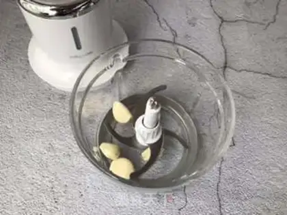 Make Spicy chicken silk step 1