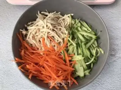 Make Spicy chicken silk step 6