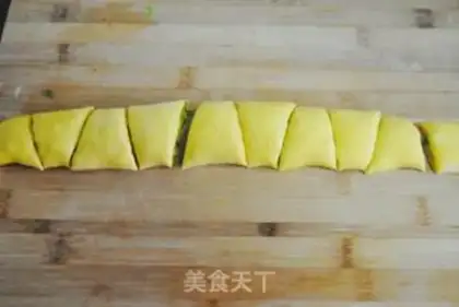 Make Pumpkin rolls step 5
