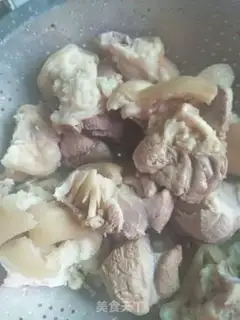 Make Corn stew pig hoof step 1