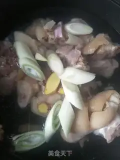 Make Corn stew pig hoof step 2