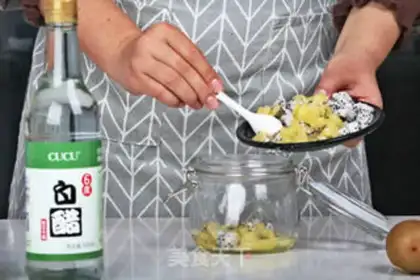 Make Fruity vinegar step 3