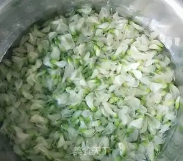 Make Eggs from a flower stand step 3