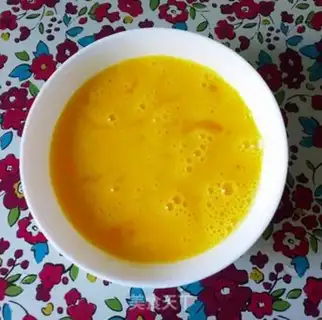 Make Eggs from a flower stand step 4