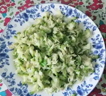 Make Eggs from a flower stand step 5