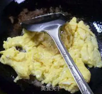 Make Snowball eggs, fried beans step 8