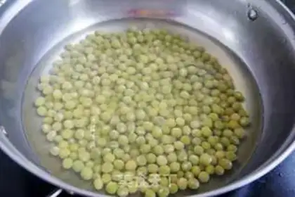 Make Peas and fried meat step 1