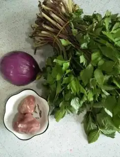 Make Onion-fired celery step 0