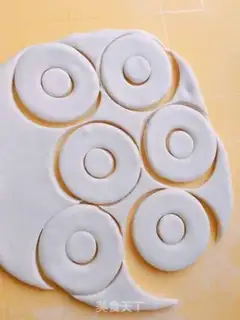 Make Fried doughnuts step 3